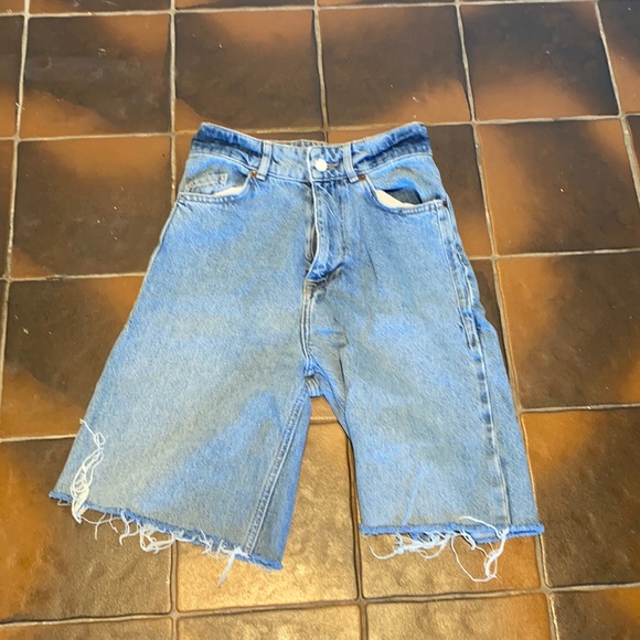 Super trendy and cute Zara Jean shorts. Like new - Picture 1 of 2
